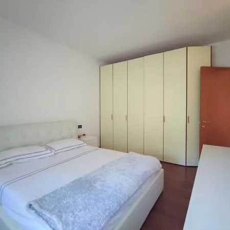 Fido With Lagoon View Apartment